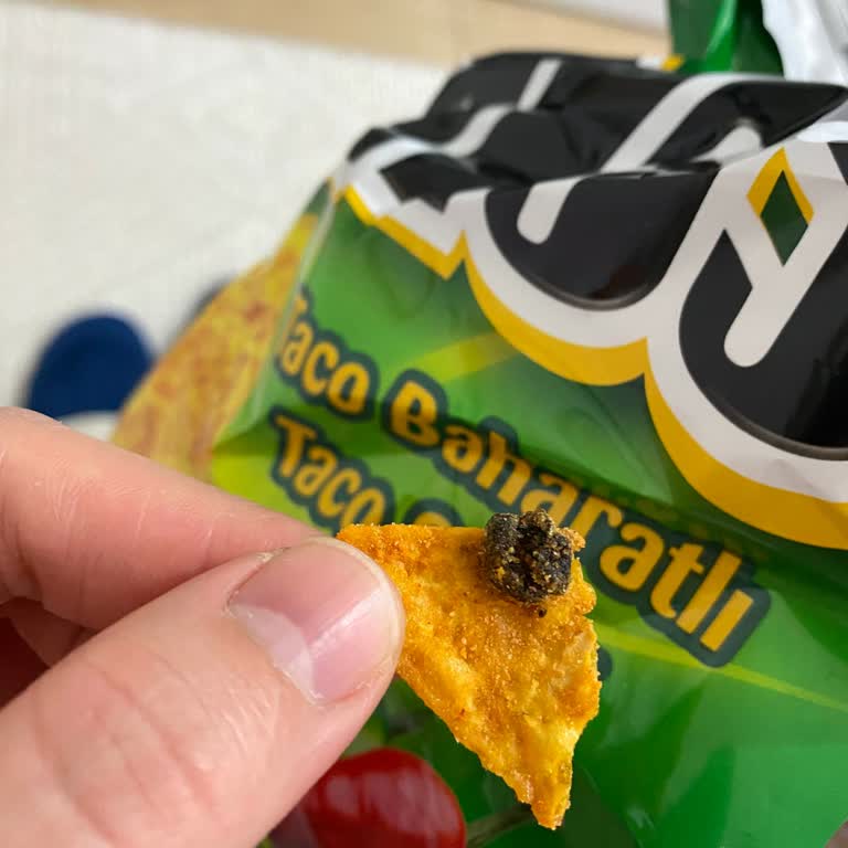 Patos Cipsin İçinden Çıkan Siyah Maddeler: Sağlık Tehlikesi