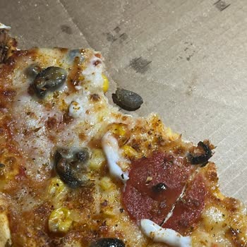 Zeytin Çekirdeği Ve Farklı Tat: Domino's Pizza Deneyimi