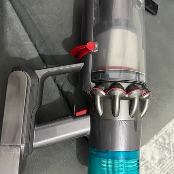 Dyson V15: Renkli Parçalarla Gelen Hayal Kırıklığı