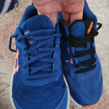 Farklı Renklerde Ayakkabı Bağcıkları Ve İade Sorunu