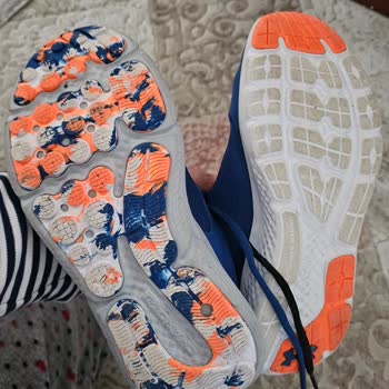 Farklı Renklerde Ayakkabı Bağcıkları Ve İade Sorunu