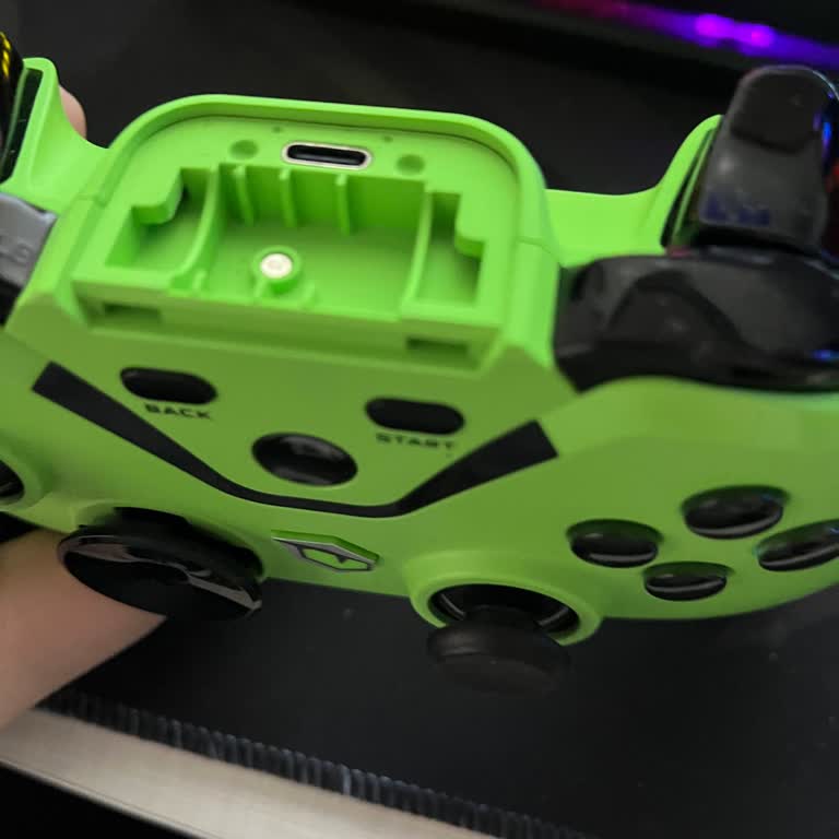 Monster Gamepad Üst Kapağına Ulaşamıyorum