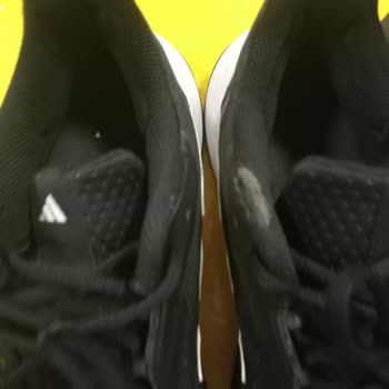 Adidas Ayakkabıda 15 Gün İçinde Yıpranma Sorunu
