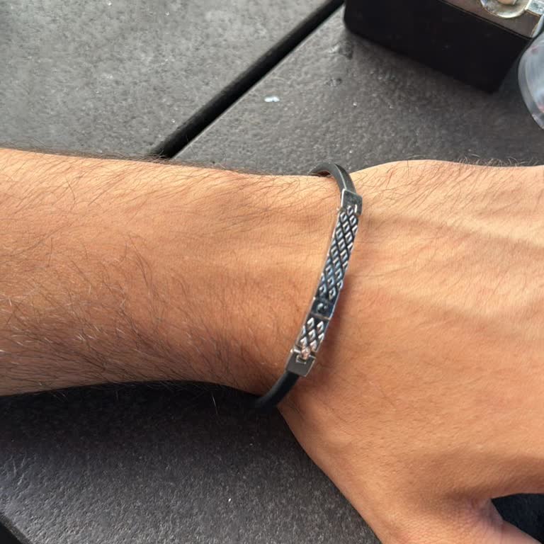 Zen Diamond Herrenarmband defekt und Reparatur verzögert sich ohne Rückmeldung