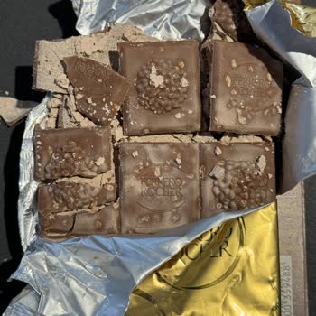 Ferrero Rocher Çikolatası Hayal Kırıklığı: Toz Haline Gelmiş Ürün
