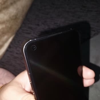 Çizik Ve Ağır Telefonla Karşılaştım