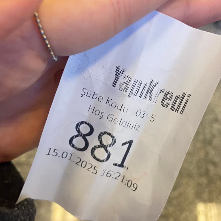 Yapı Kredi Bankası Beylikdüzü Şubesinde Yetersiz Hizmet Ve Uzun Bekleme Süresi