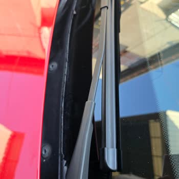 BMW 320i Sportline Ön Cam Altı Plastik Sorunu
