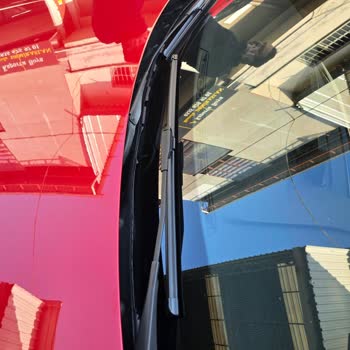 BMW 320i Sportline Ön Cam Altı Plastik Sorunu