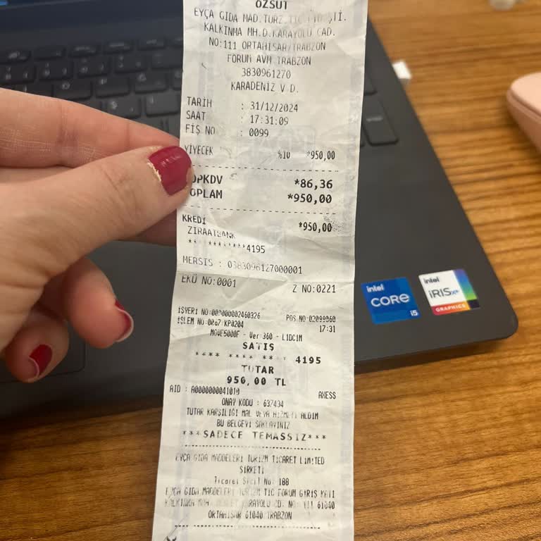 Özsüt'ten Aldığım Pasta Zehirlenmeye Yol Açtı: Müşteri Memnuniyeti Sıfır