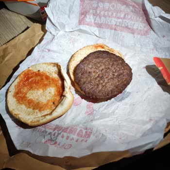 Eksik Malzemeler Ve Soğuk Ürünler: Burger Siparişimde Hayal Kırıklığı