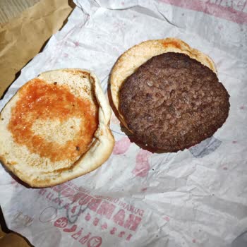 Eksik Malzemeler Ve Soğuk Ürünler: Burger Siparişimde Hayal Kırıklığı