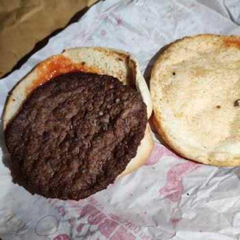 Eksik Malzemeler Ve Soğuk Ürünler: Burger Siparişimde Hayal Kırıklığı