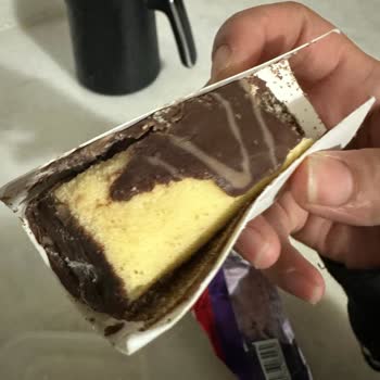 Ülker Alpella'da Şoke Eden Kurtlu Ürün