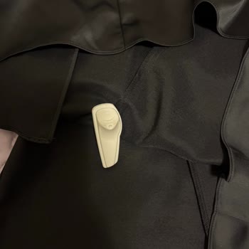 Güvenlik Alarmıyla Gelen Elbise Krizi