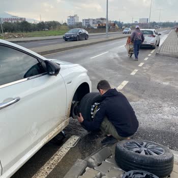 Yolun Bozukluğu Nedeniyle Lastiğim Patladı, Masrafımı Kim Karşılayacak