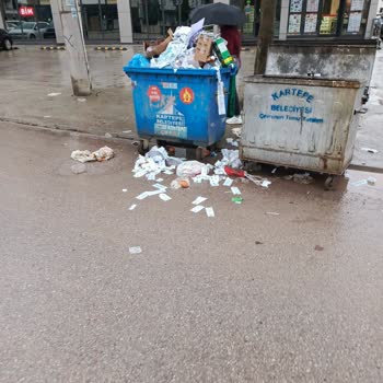 A101 Mağazasının Çöp Yönetimi Sorunu