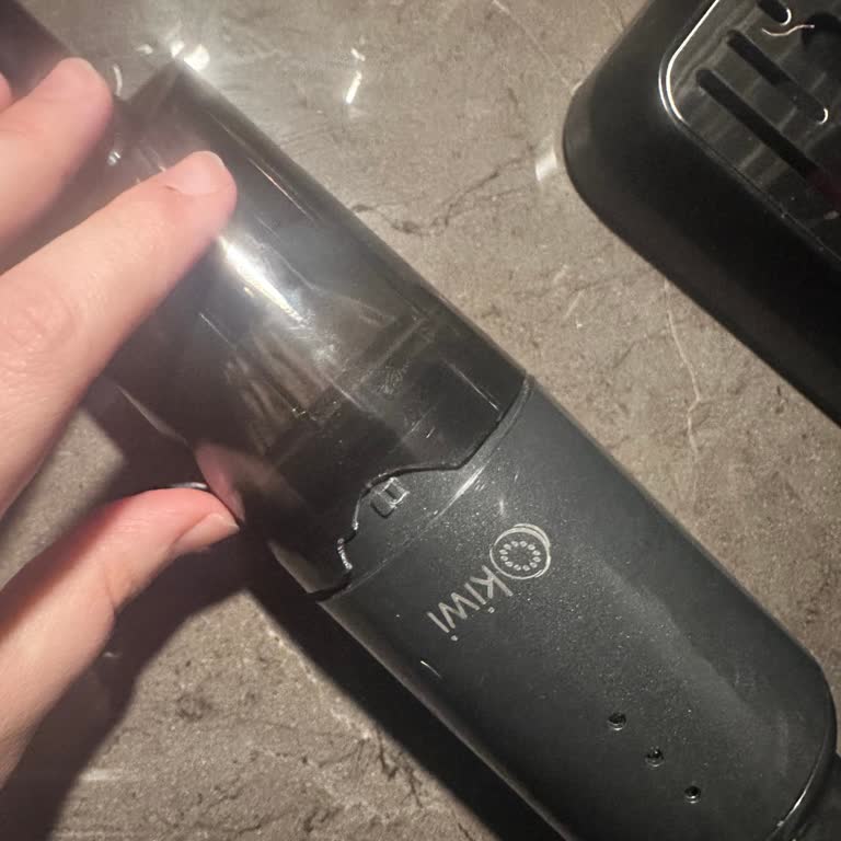 Kırılgan Mini Süpürge: Dayanıksız Plastik Malzeme Sorunu