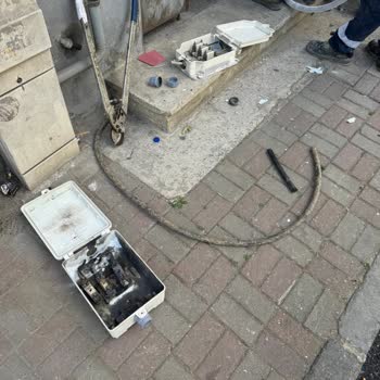 Yer Altı Elektrik Kablosu Sorunu İşimizi Aksatıyor