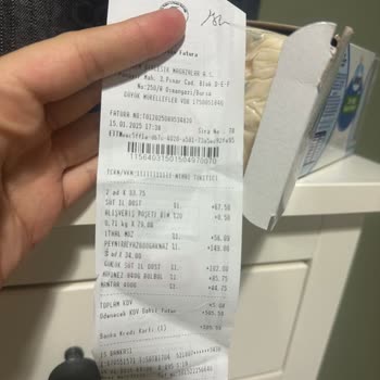 Küflü Peynir Skandalı: BİM'in Kontrolsüz Üretimi