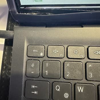 Dell Bilgisayarların Ekran Çatlama Sorunu!