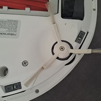 Deforme Edilmiş Robot Ve İlgisiz Servis