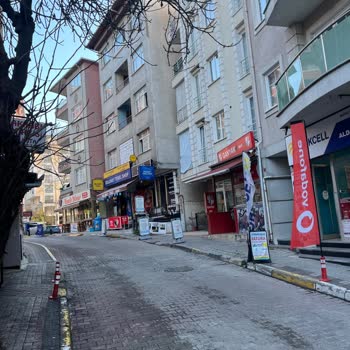 Kaldırımları İşgal Eden Araçlar Ve Dubalar