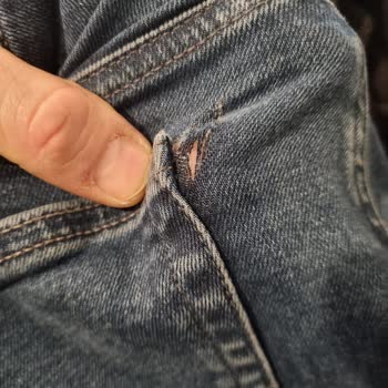 Tommy Hilfiger Pantolonun Dayanıklılığı Hayal Kırıklığı Yarattı