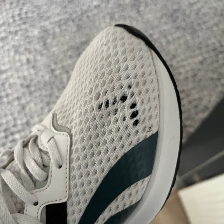 Reebok Ayakkabılarında Üst File Sorunu