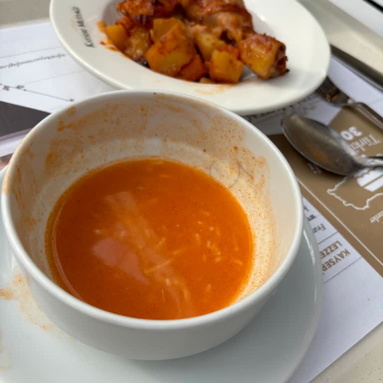 Edirne Erasta AVM'de Hijyen Sorunu: Yemeklerde Saç Çıkıyor