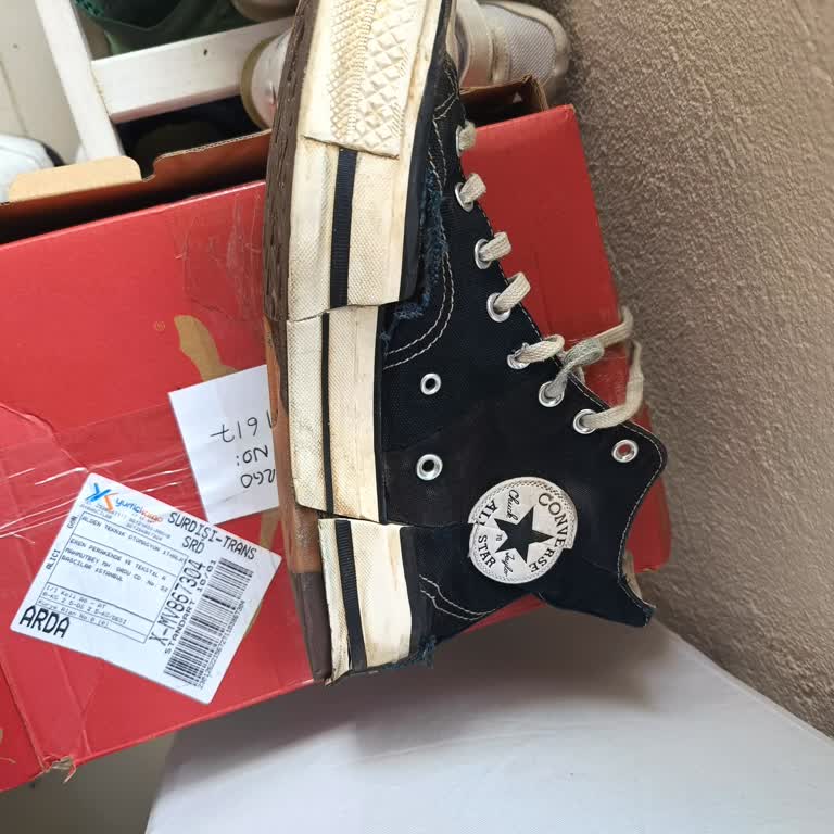 Paramparça Converse: Kullanıcı Hatası Mı, Ürün Sorunu Mu?