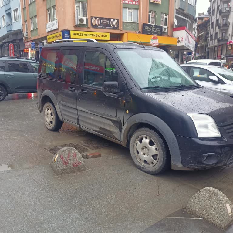 Kocaeli Büyükşehir Belediyesi Otomobillerin Engelli Araç Rampasının Önünü Kapatması