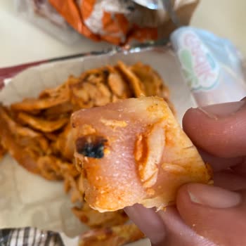 File Market'ten Aldığım Tavuk Dönerde Çiğ Ve Yanık Parçalar