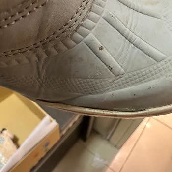 Pahalı Ayakkabının Hayal Kırıklığı: Su Geçirmezlik İddiası Boşa Çıktı