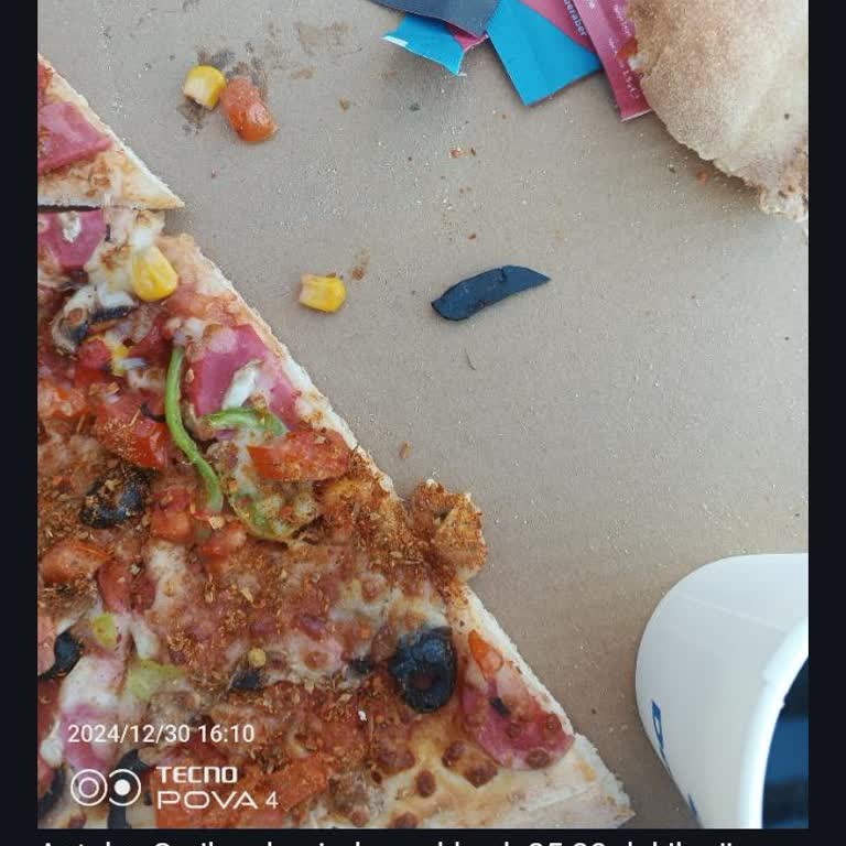 Pizza Siparişinde Plastik Parçalar Ve Yanlış Teslimat