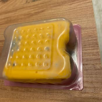 Grosper Marketten Alınan Peynirin Erken Küflenmesi