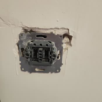 TOKİ Gülderen Toplu Konutları Hatay Eksikleri Bitmemiş Oturulacak Gibi Olmayan Daire!