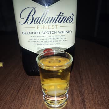 Ballantines Viski'nin Kapağındaki Aparat Sorunu