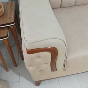 Koltuklarda Renk Atması Ve İlgisiz Mağaza