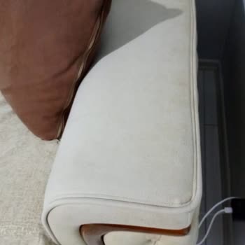 Koltuklarda Renk Atması Ve İlgisiz Mağaza