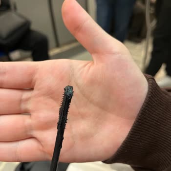 Yeni Alınan Maskara Kurumuş Çıktı