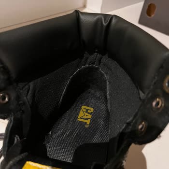 Caterpillar Botumun Arka Astarı Yırtıldı, Tamir Çözüm Olmadı