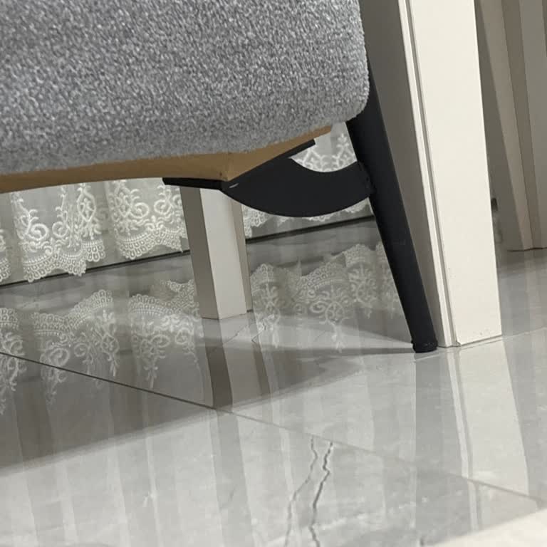 Vivense'den Alınan Koltuklar: Kırık Dikişler Ve İlgisizlik