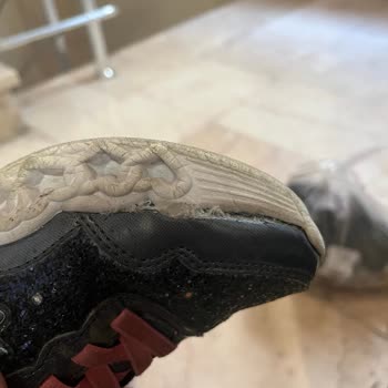 Skechers Ayakkabılarında Kalite Hayal Kırıklığı: Üç Ayda Yıpranan Ürün