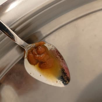 Kahverengi Tortulu Ve Acı Tatlı Şurup