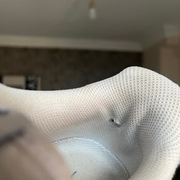 Nike Air Force Ayakkabıda Kronik İç Topuk Sorunu