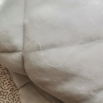 Ürünlerde Kalite Sorunu: Dikişler Sökülüyor, Elyaflar Çıkıyor