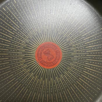 Tefal Tava Setinde Beklenmedik Çizilmeler