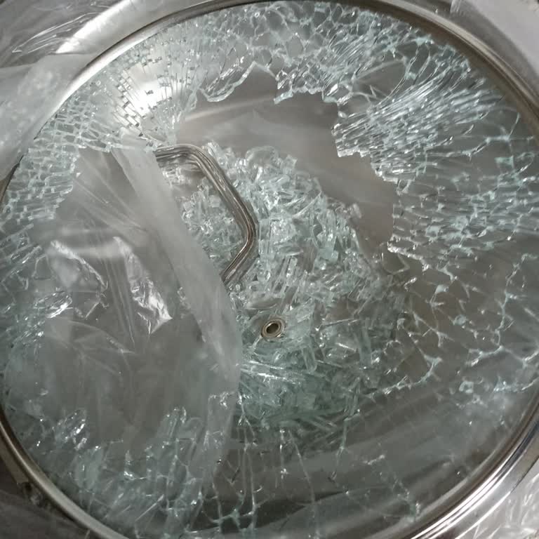 Kırık Sahan Seti Ve İletişim Sorunu