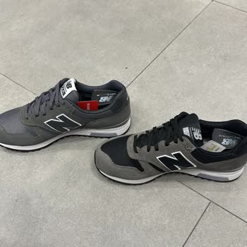 New Balance Shoes Cause Severe Odor After Just One Hour